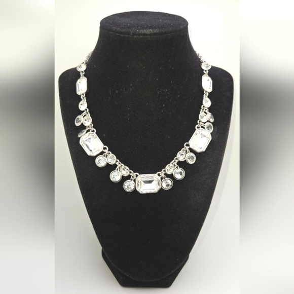 ๐ข3/$19๐ข ANN TAYLOR Sparkling Rhinestone Glass Statement Necklace Silver - Picture 3 of 6